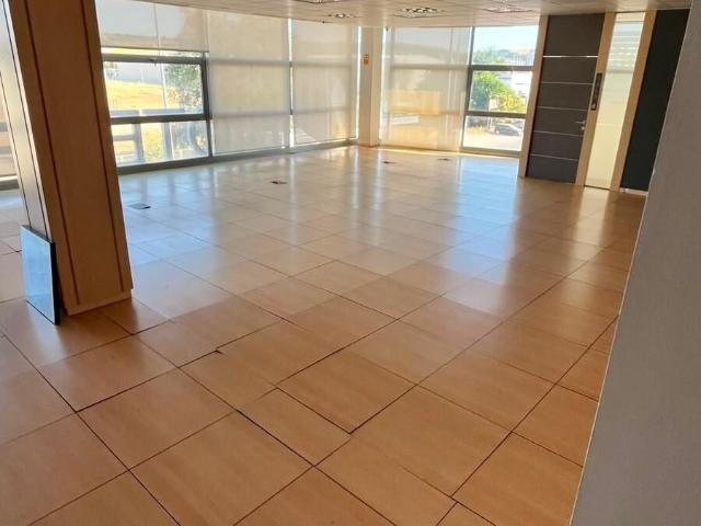 Amplio Lote de Oficinas en La Torrecilla, Córdoba Oportunidad Única