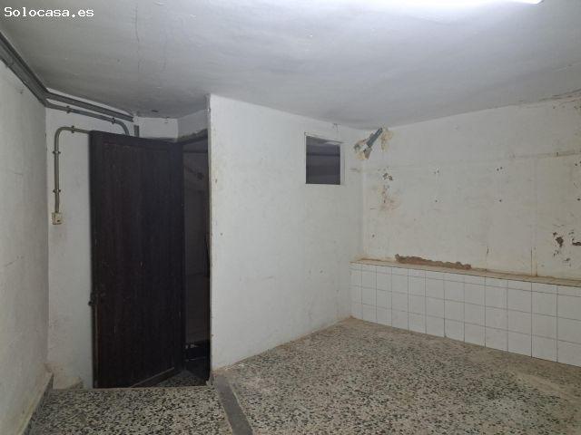 Amplio local comercial a pie de calle, con doble altura y ubicado en una excelente zona comercial ju