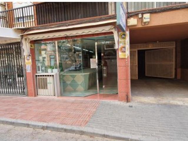 Amplio local comercial a pie de calle