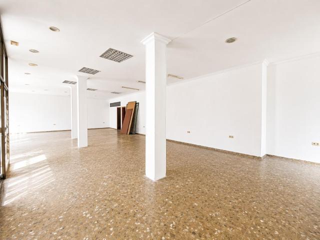 Amplio local comercial con almacén en excelente ubicación en El Puerto de Santa María