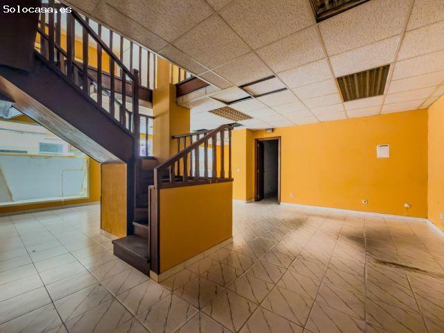 Amplio local comercial con escaparates y garaje privado en pleno centro de Santander