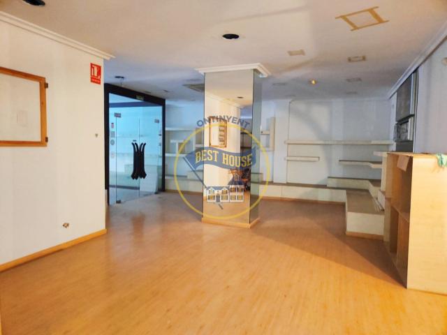 AMPLIO LOCAL COMERCIAL CON EXCELENTE UBICACIÓN EN ONTINYENT