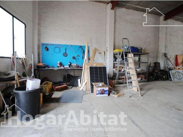 AMPLIO LOCAL COMERCIAL CON GARAJE
