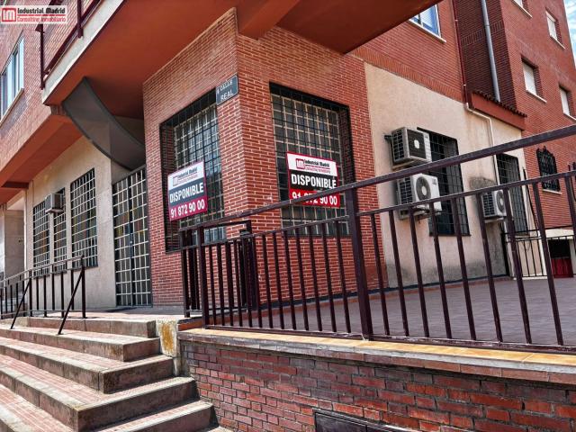 ¡Amplio local comercial con patio y accesibilidad para todos!