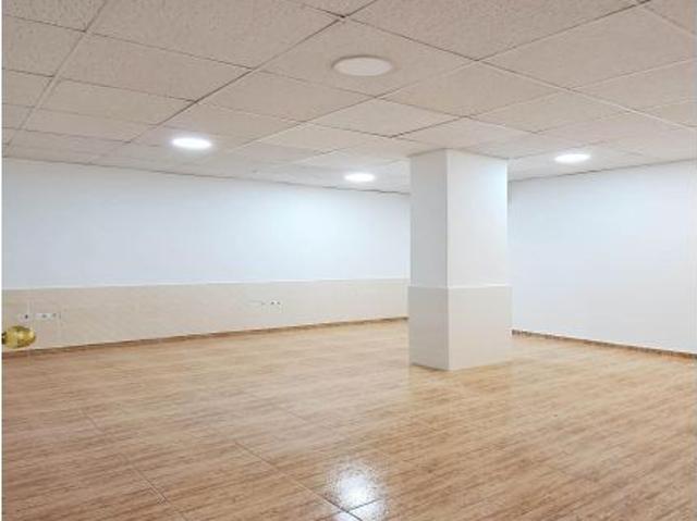 Amplio Local Comercial de Alquiler en San Blas, Alicante Ideal para clínica o despacho