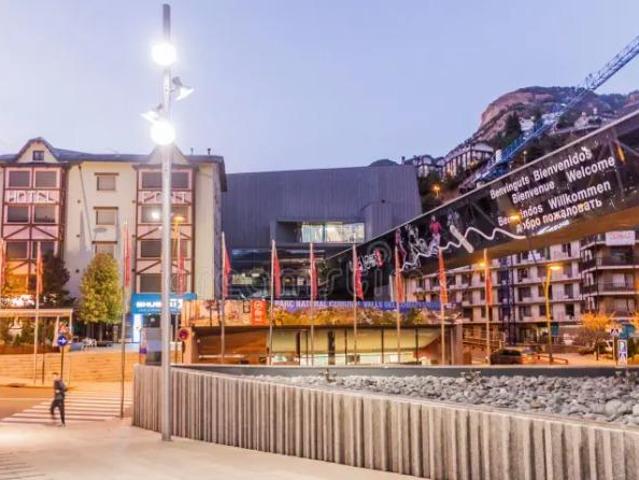 Amplio local comercial de 300 m2 junto al Telecabina de La Massana