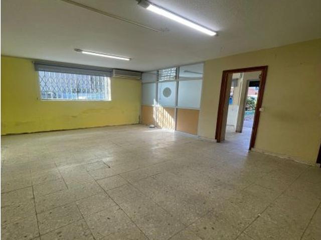 Amplio local comercial de 50 m2 en Loranca