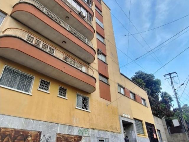 Amplio Local comercial Edif La Paz Av Junin Los Teques