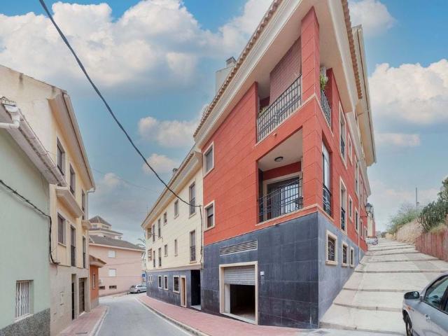 Amplio local comercial en Monóvar, Alicante Oportunidad única € 28.000,00
