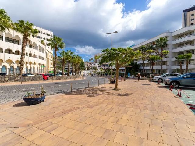 Amplio local comercial en Avda. Alféreces Provisionales 11, Playa del Inglés