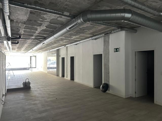 Amplio Local Comercial en Alquiler Barrio Albayda Granada