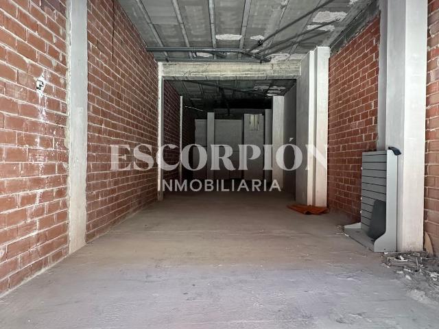 Amplio Local Comercial en Alquiler con vado permanente