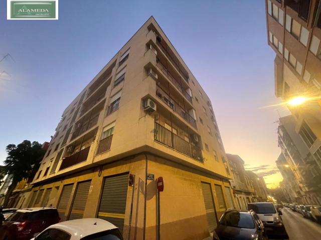 Amplio Local Comercial en Alquiler El Alborgi