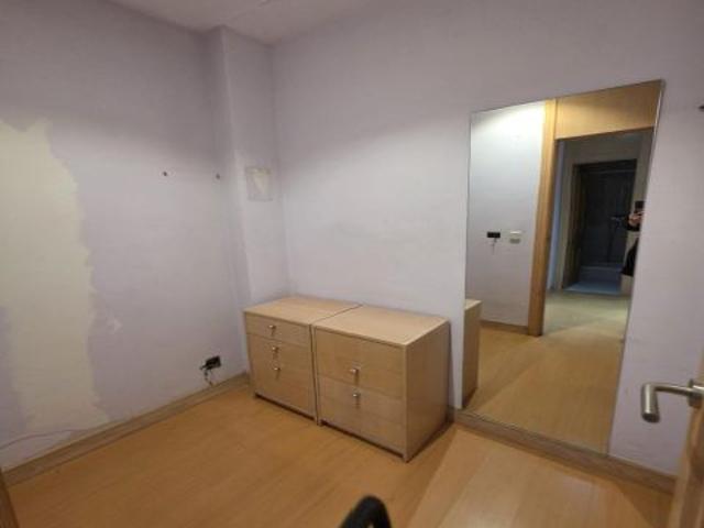 Amplio Local Comercial en Alquiler en Gamonal, Burgos €1200/mes
