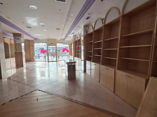 Amplio Local Comercial en Alquiler en Gamonal, Burgos €1200/mes