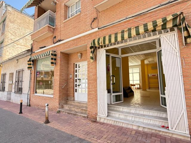 Amplio local comercial en alquiler en pleno corazón de La Alberca