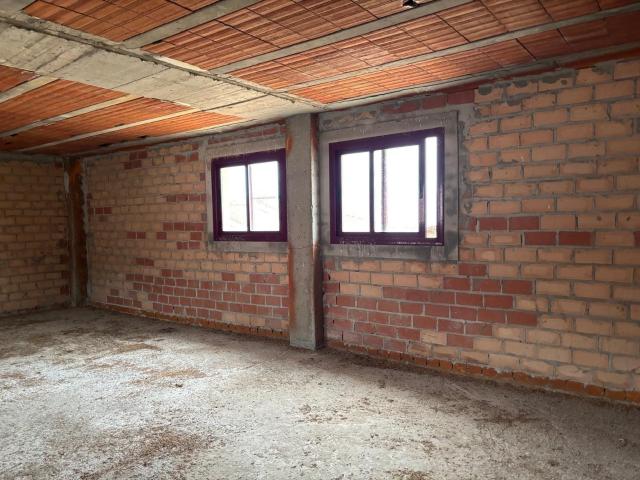 Amplio local comercial en bruto en Santa Mónica en Los Barrios