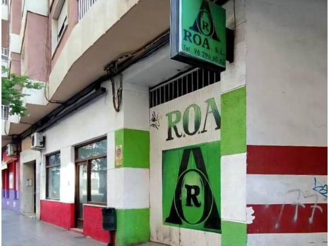 Amplio local Comercial en calle Cardenal Cisneros