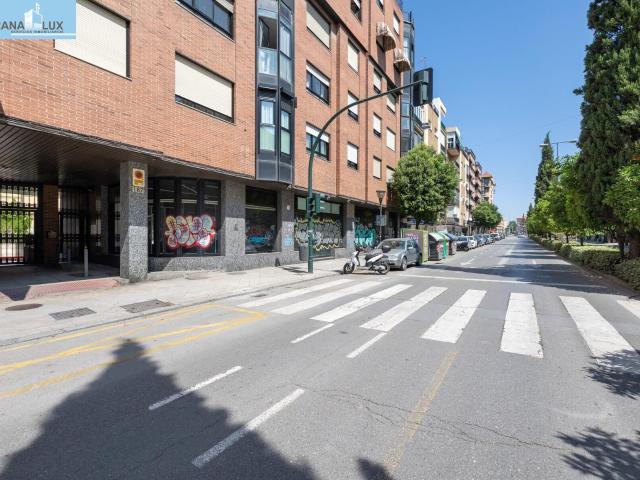 Amplio local comercial en Camino de Ronda