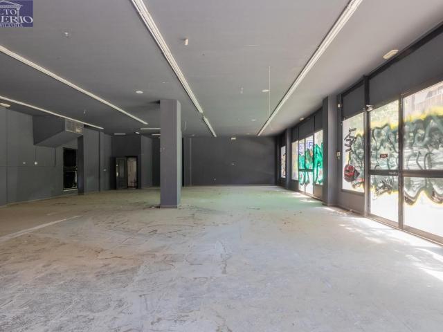 Amplio local comercial en Camino de Ronda