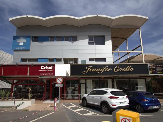 AMPLIO LOCAL COMERCIAL EN EL CC EUROPA EN SAN FERNANDO