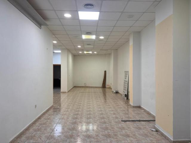 AMPLIO LOCAL COMERCIAL EN EL CENTRO DE LA POBLACIÓN