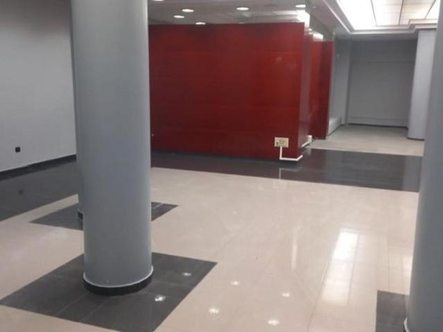 Amplio Local Comercial en el Corazón de Basauri