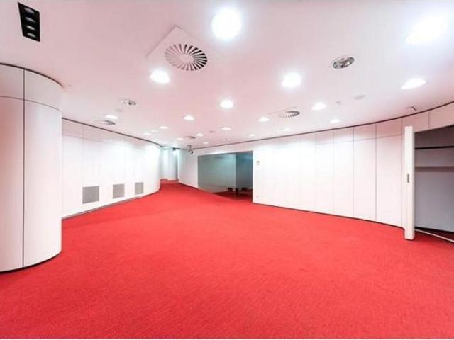 Amplio Local Comercial en el Corazón de Errenteria Oportunidad Única