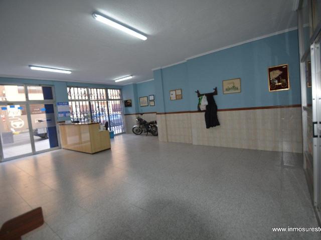 Amplio Local Comercial en el Corazón de Orihuela Oportunidad Única