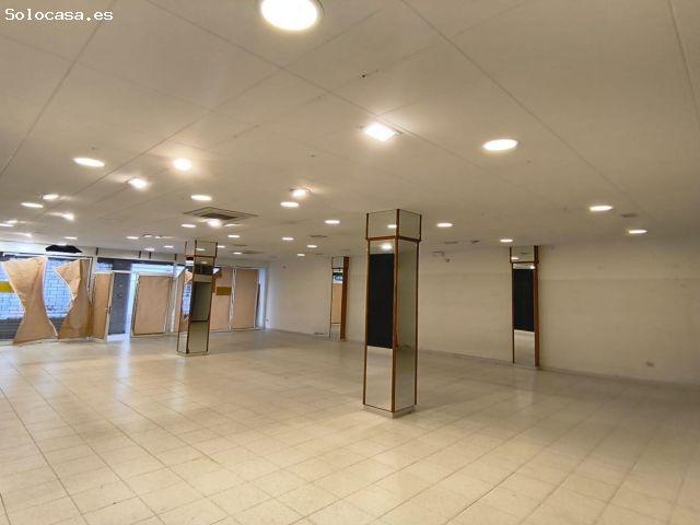 Amplio Local Comercial en el Corazón de lEstartit