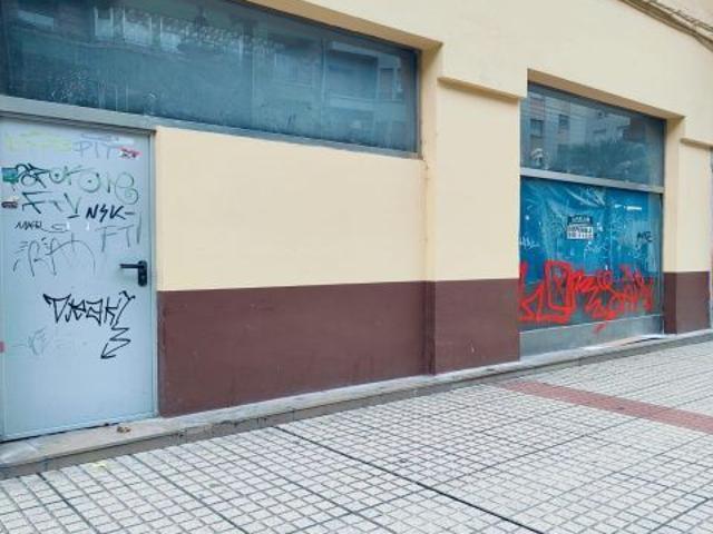 Amplio Local Comercial en el Corazón de Zaragoza