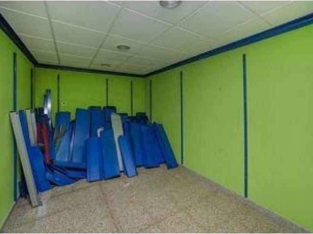 Amplio Local Comercial en Elda, Alicante Ideal para Negocios ?