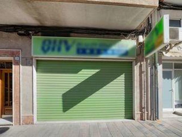 Amplio Local Comercial en Elda, Alicante Ideal para Negocios