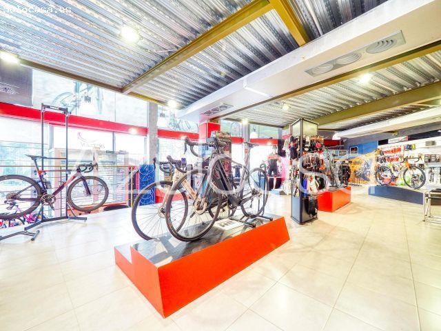 Amplio local comercial en esquina