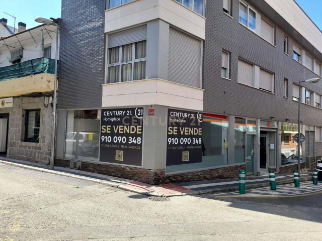 Amplio Local Comercial en esquina a metros de Gran Vía de Majadahonda