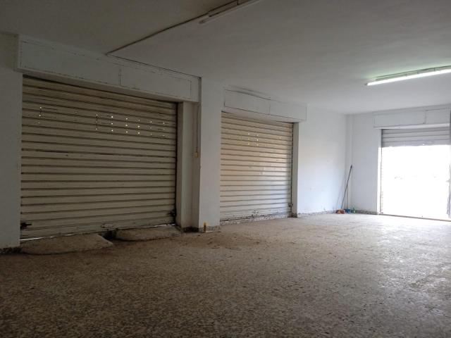 Amplio Local Comercial en Esquina Oportunidad en San Crispín, Elche