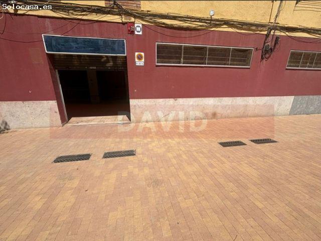 Amplio local comercial en la Plaça de la Infància Sant Martí