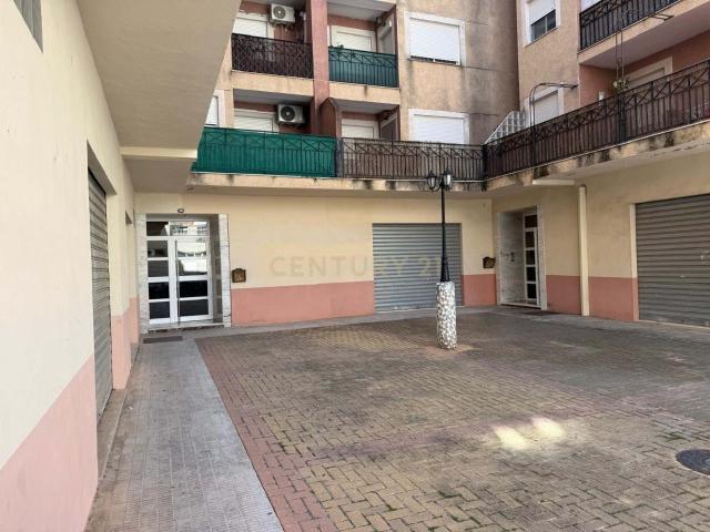 Amplio local comercial en l'Olleria, Valencia Oportunidad única
