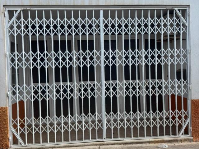 Amplio Local Comercial en Santa Barbara, Cataluña por solo €53,500