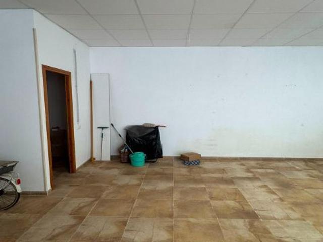 Amplio Local Comercial en Santa Barbara, Cataluña por solo €53,500