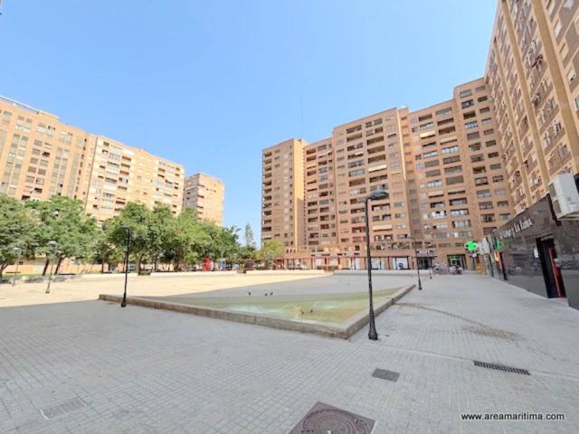 Amplio local comercial en venta, con licencia de actividad, a unos pasos de la Avenida Blasco Ibáñez, Valencia / Área Ma