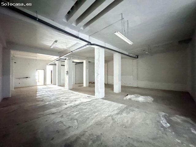 Amplio local comercial en venta en Avenida de la Constitución – Granada