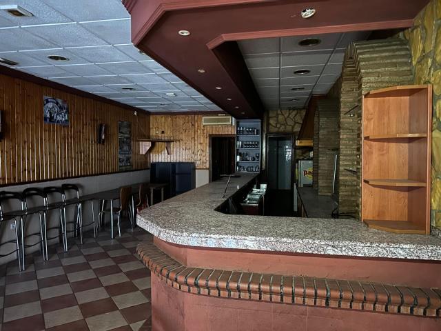 Amplio Local Comercial en Venta en el centro de Armilla BAR CAFETERIA EN RENTABILIDAD