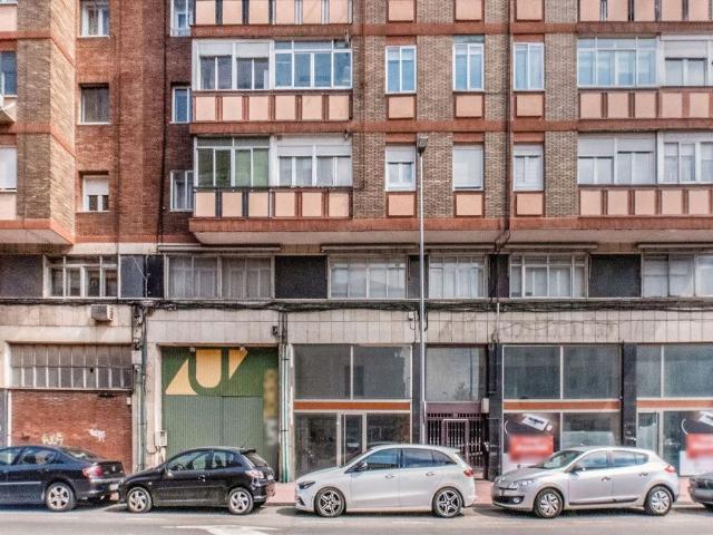 Amplio Local Comercial en Venta en el Corazón de Valladolid