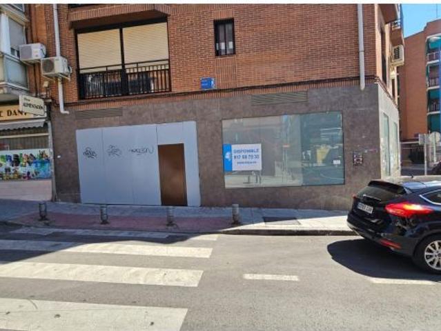 Amplio Local Comercial en Venta en Leganés Zona Flores