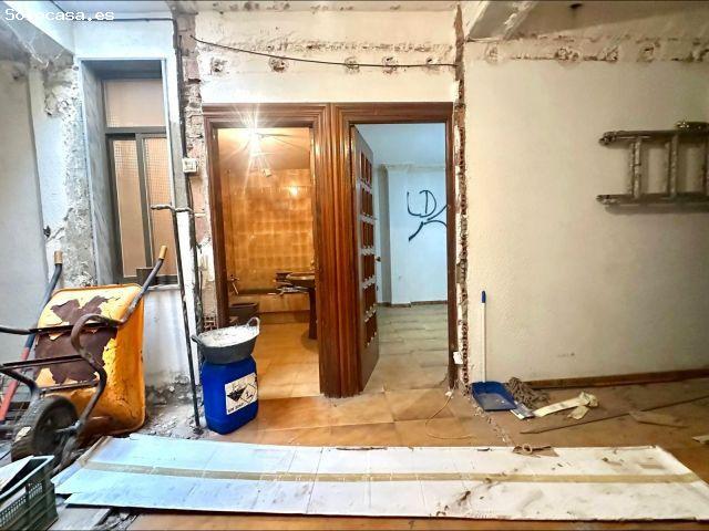Amplio Local Comercial en Venta en Los Ángeles, Almería