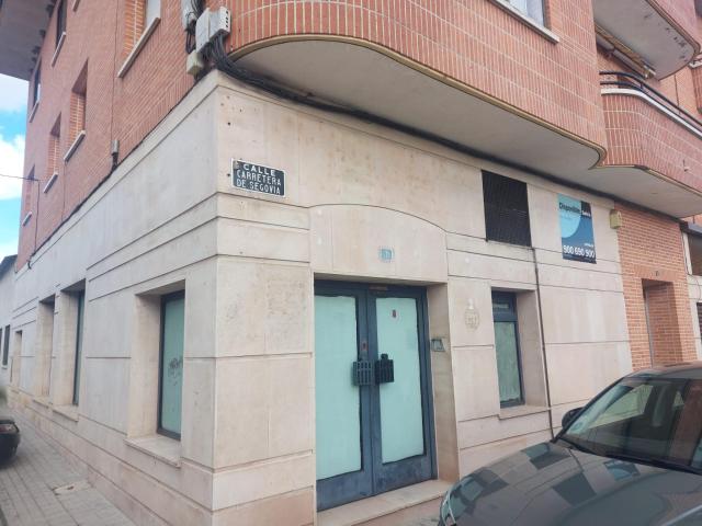 Amplio Local Comercial en Villaverde de Íscar