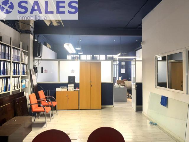 Amplio Local Comercial en Xirivella Oportunidad Única