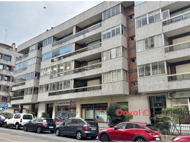 Amplio local comercial en zona Hispanidad – 359 m2, luminoso y con acceso para vehículos
