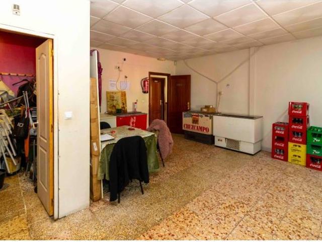 Amplio Local Comercial en Zona San Roque, Badajoz
